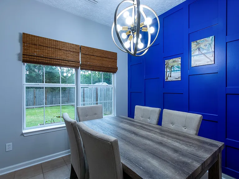 Dining Room Table with Seating for 6