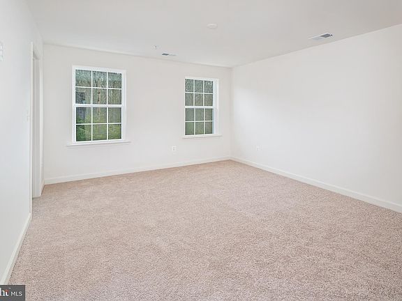 5th image of 297 Buckeye Cir