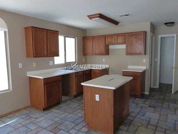 2nd image of 4660 Cliff Breeze Dr