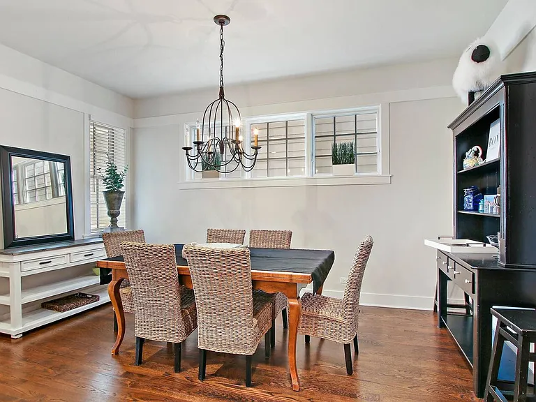 Formal dinning area