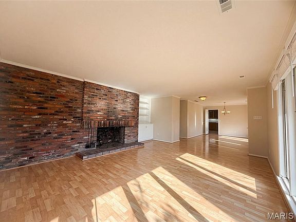 3rd image of 565 Graeser Rd