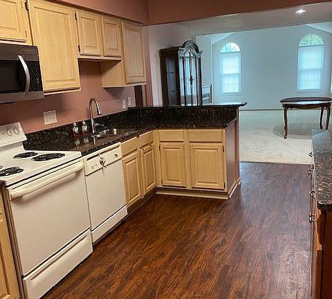 4th image of 25 Green Ln