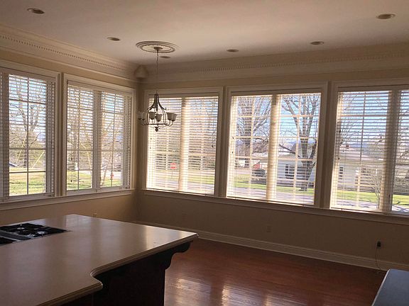 4th image of 810 Holly Ave