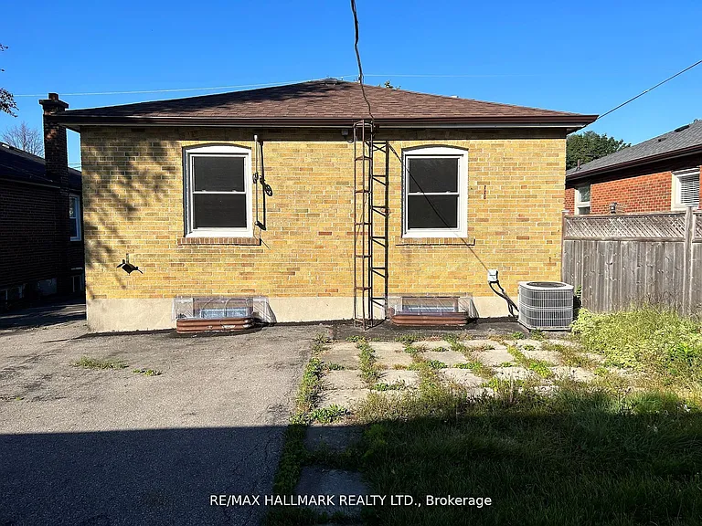 9 Macleod St #MAIN — Photo 16