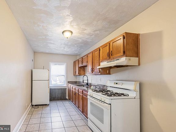 4th image of 703 N Augusta Ave