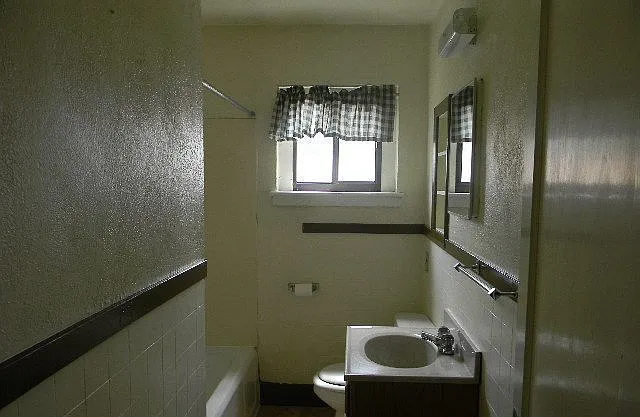 174 E Flaming Gorge Way — Photo 5