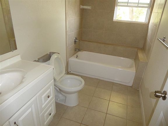 4th image of 5305 NW Elm Ave