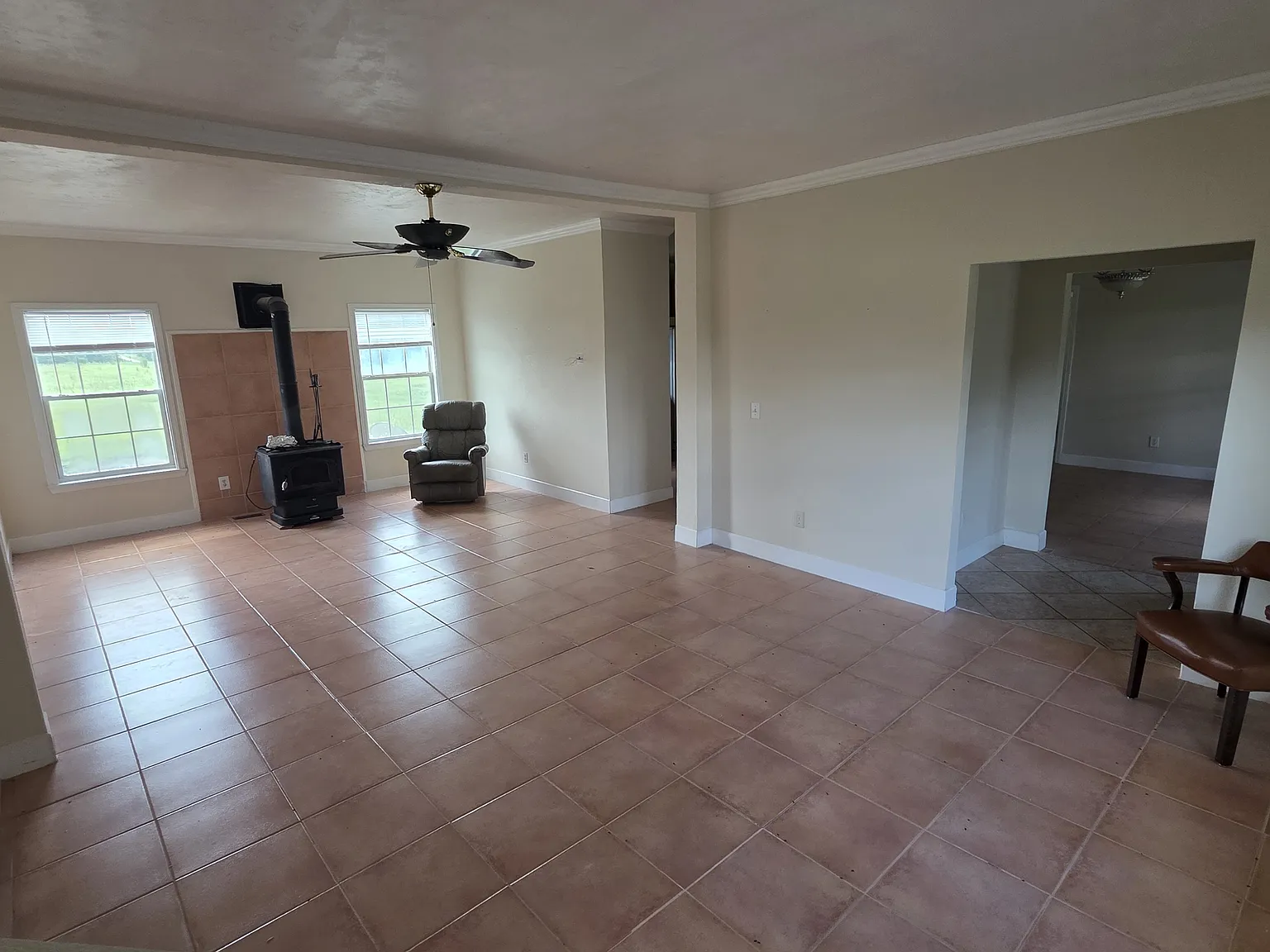 3 bed, 1800 sqft, $2,500 — Photo 4