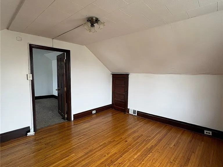189 Westminster Ave — Photo 26