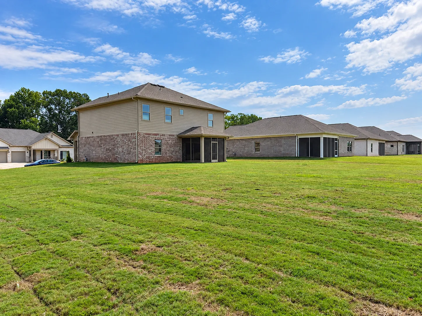 5 bed, 2360 sqft, $2,595 — Photo 2