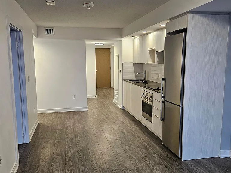 225 Village Green Sq #1301 — Photo 9