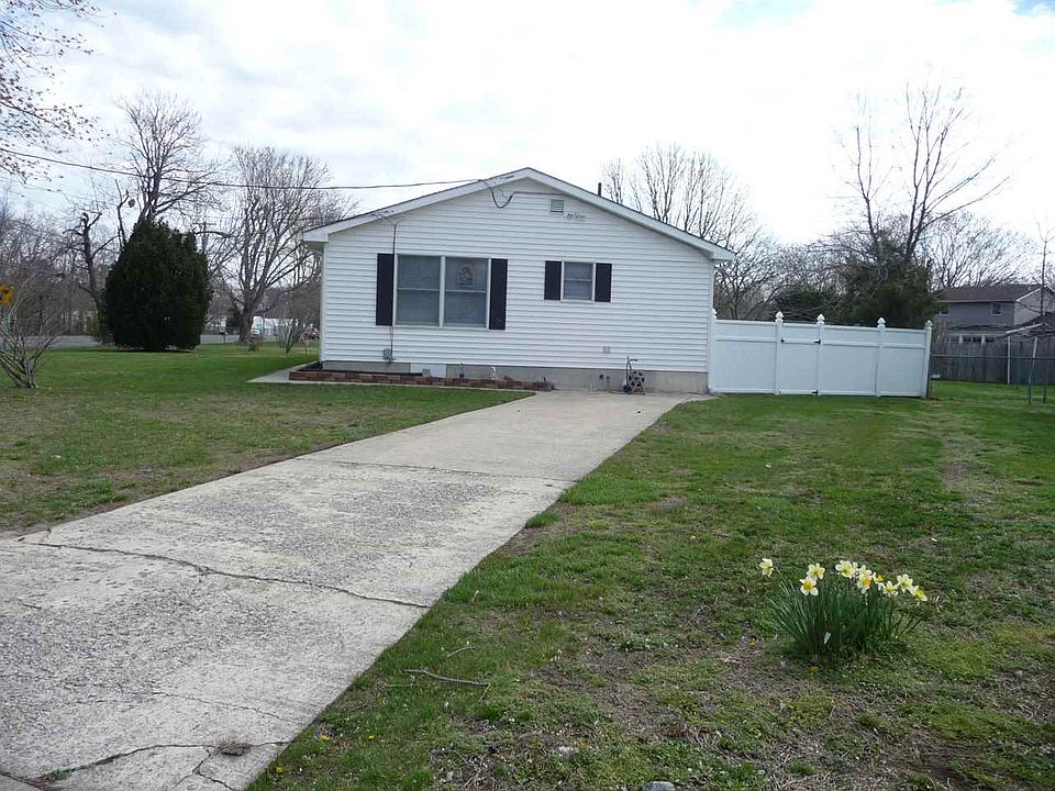 2nd image of 302 Breakwater Rd