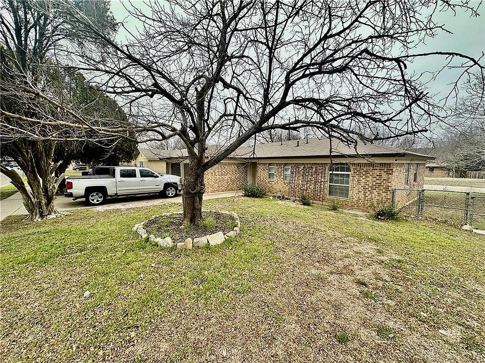 1st image of 1407 Pleasant Ln