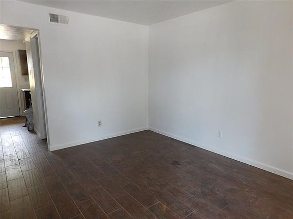 2nd image of 2712 Patricia Ln