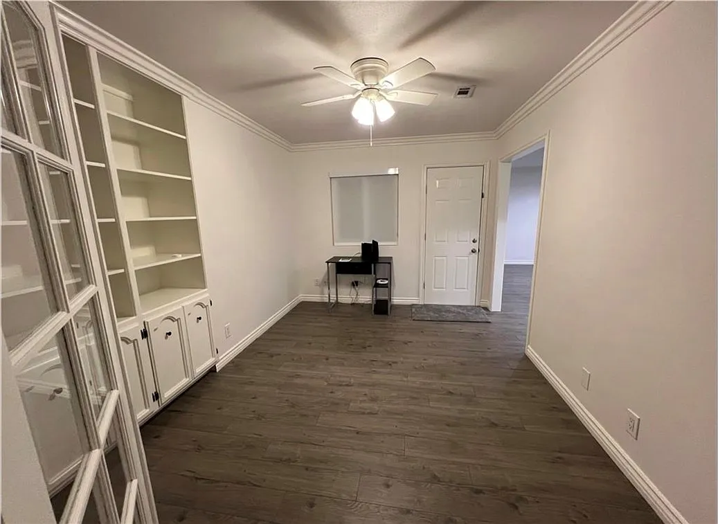 3 bed, 2300 sqft, $3,750 — Photo 4