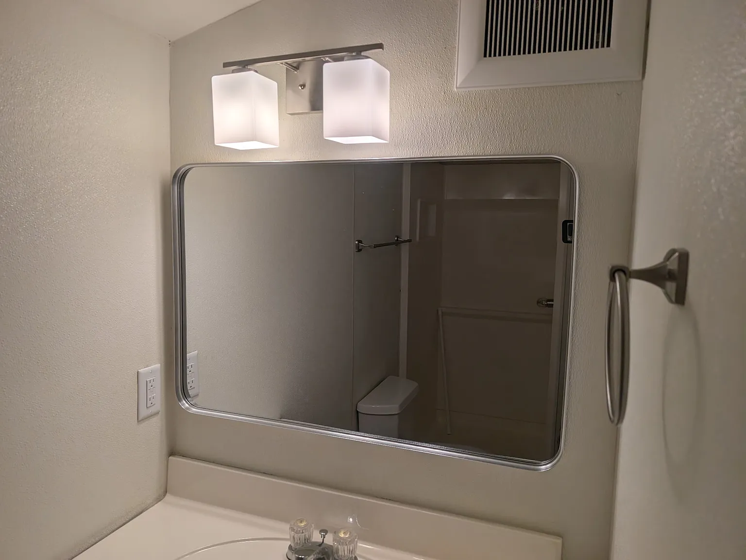 2 bed, 600 sqft, $2,000 — Photo 4
