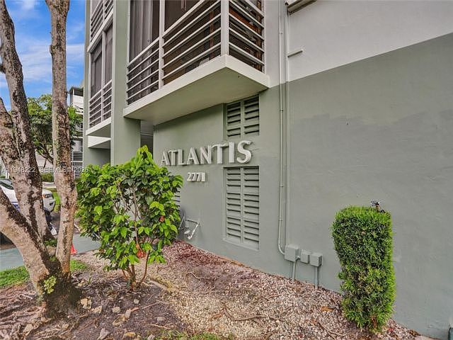 1st image of 409-2771 Taft St #409