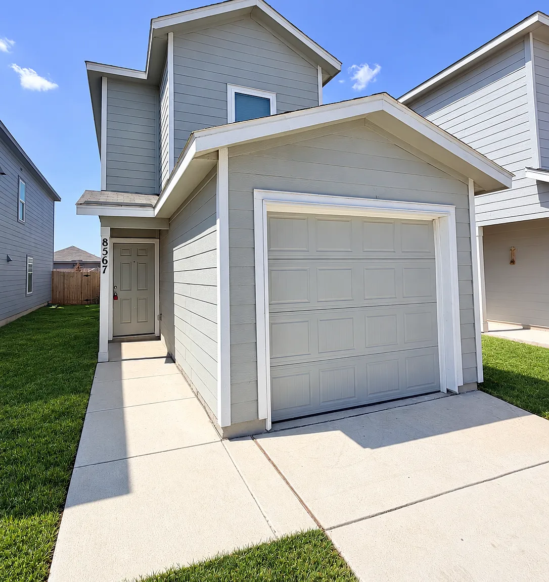 3 bed, 1400 sqft, $1,425 — Photo 1