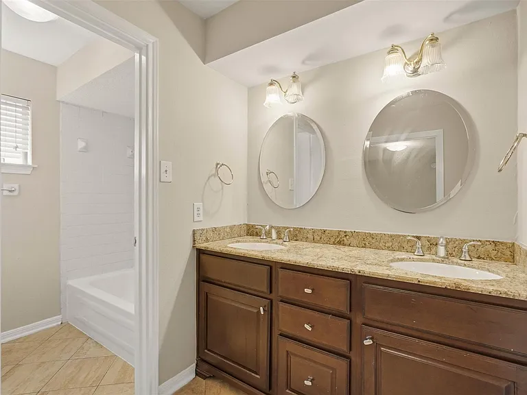 810 Sunnybrook Ln — Photo 15