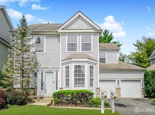 9 Mioduski Ct, Parlin, NJ 08859