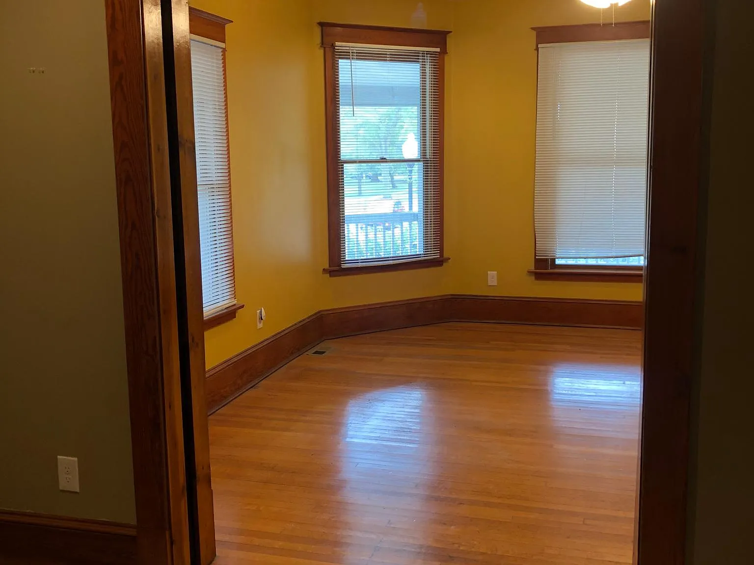 6 bed, 2200 sqft, $4,650 — Photo 2