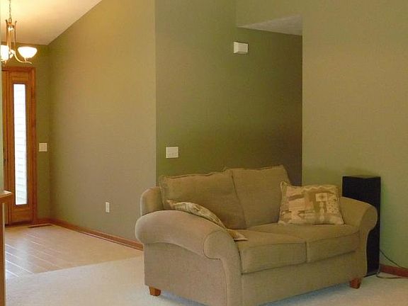 5th image of 731 Howard Ln