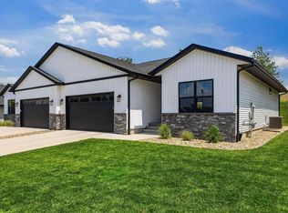 3040 Sunflower St, Ely, IA 52227
