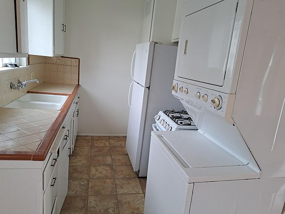 4th image of 630 Westbourne Dr APT C
