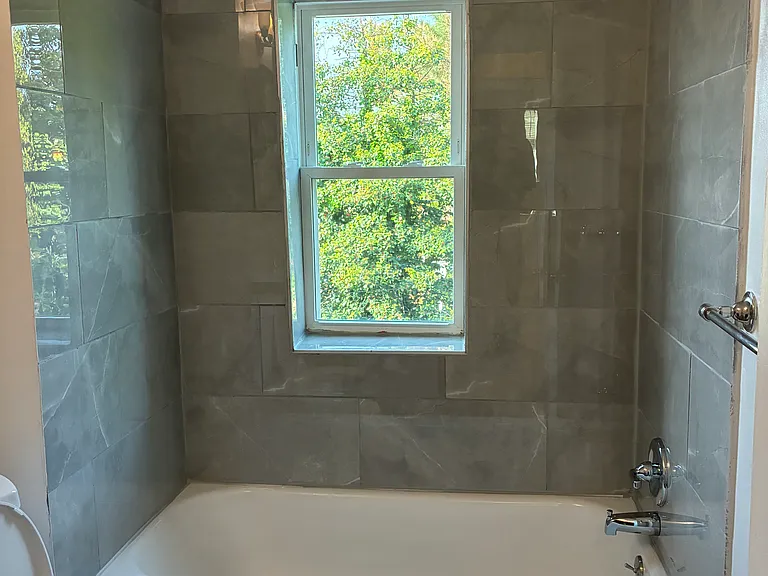 425 Oakwood St SE — Photo 11