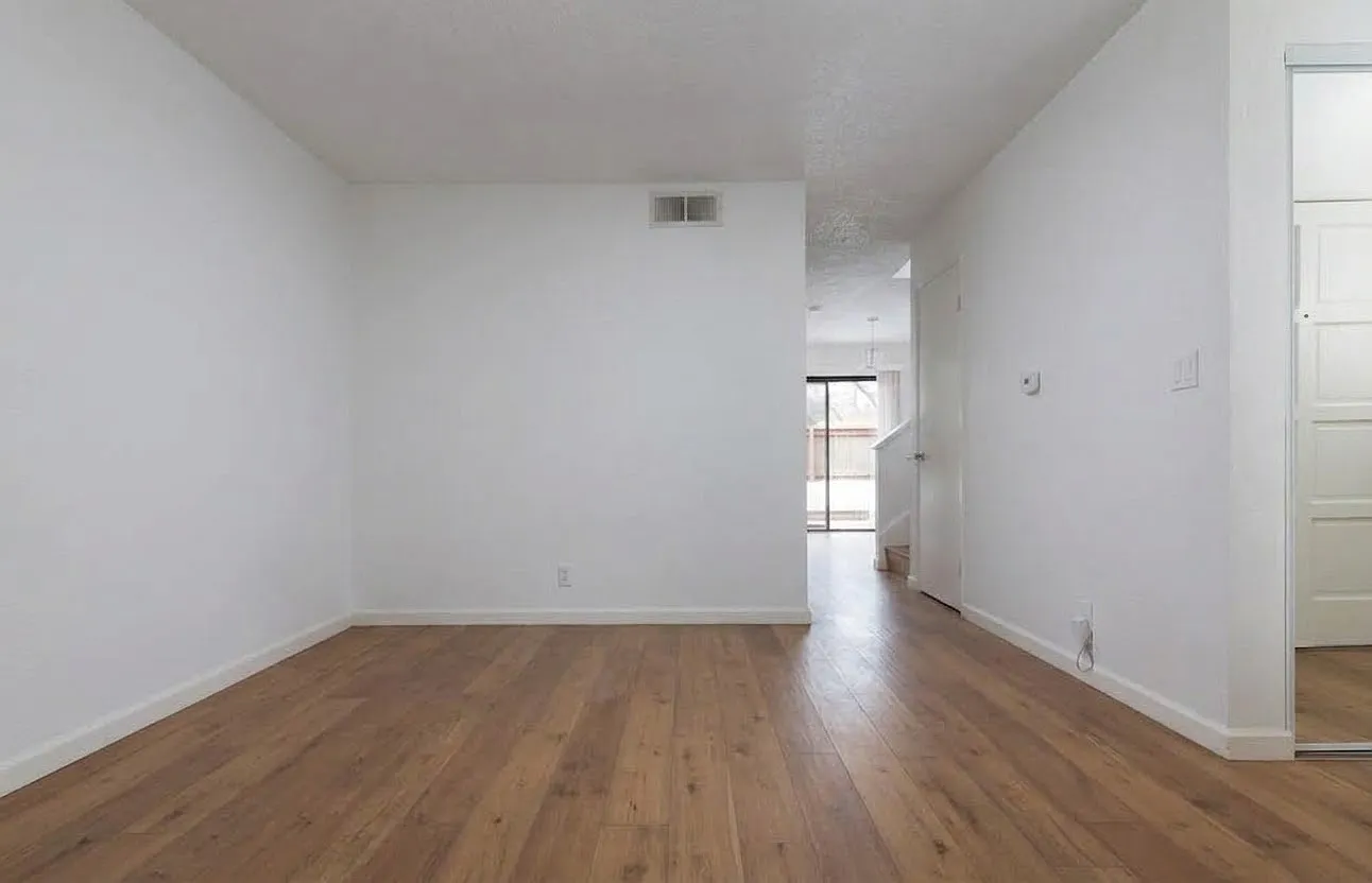 2 bed, 1064 sqft, $2,700 — Photo 2