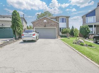 4860 Rosewater Ct #1, Mississauga, ON L5V 1K5