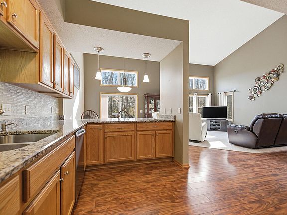 5th image of 3781 Larabee Ave NE