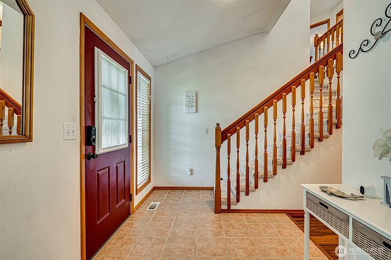 5th image of 307 NE 134TH Circle