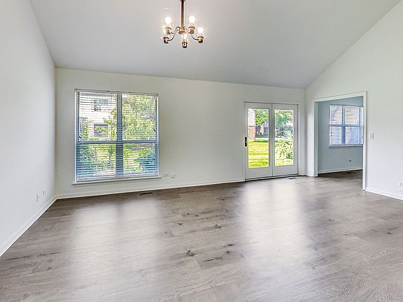 5th image of 4067 N Newport Ln