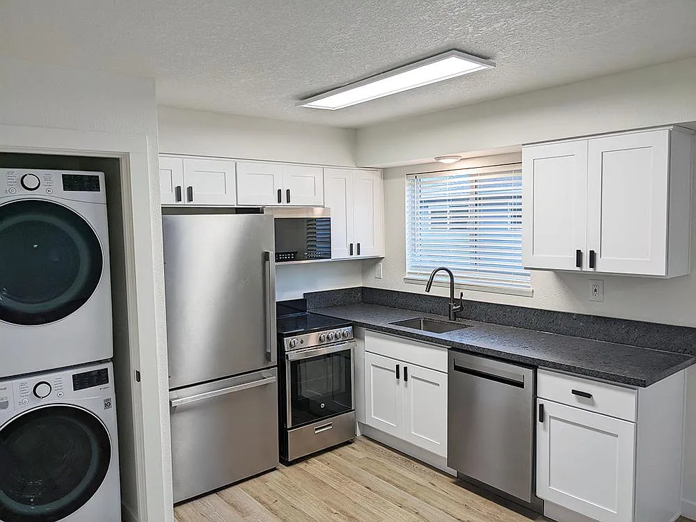 2 bed, 800 sqft, $1,995 — Photo 1
