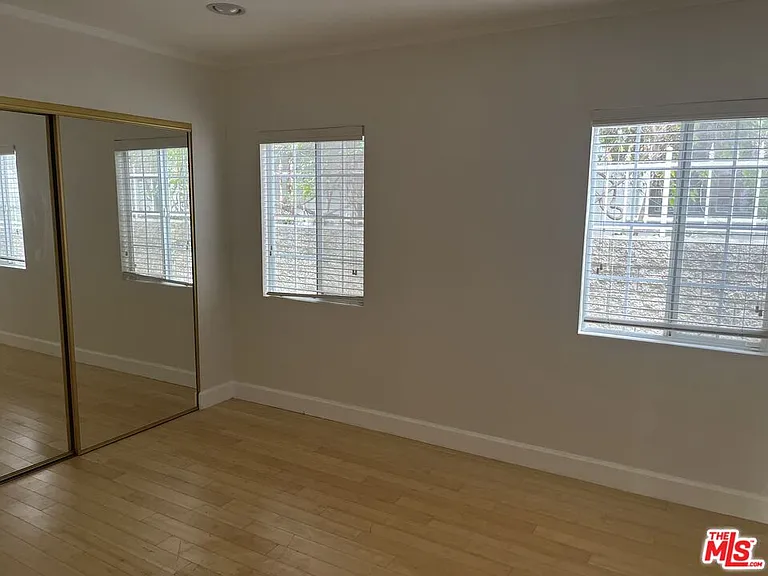 101 N La Peer Dr — Photo 26