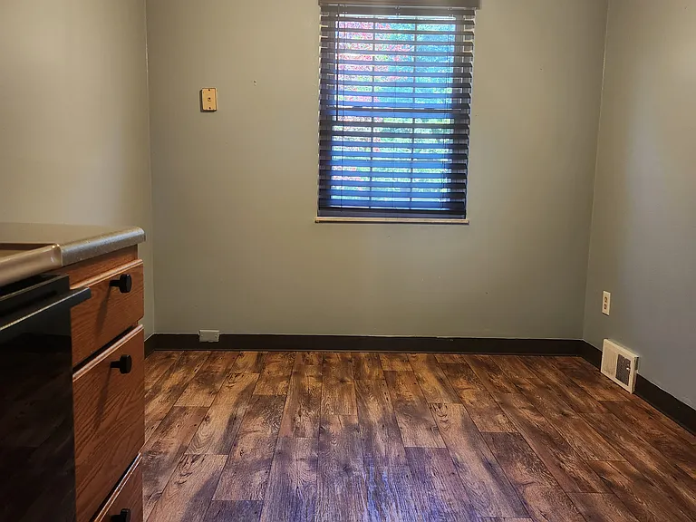 139 Whitestown Vlg #B — Photo 6