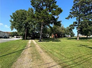 2102 Chapel Hill Rd, Burlington, NC 27215