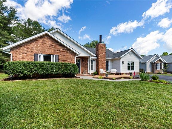 3rd image of 303 Cedar Hill Dr