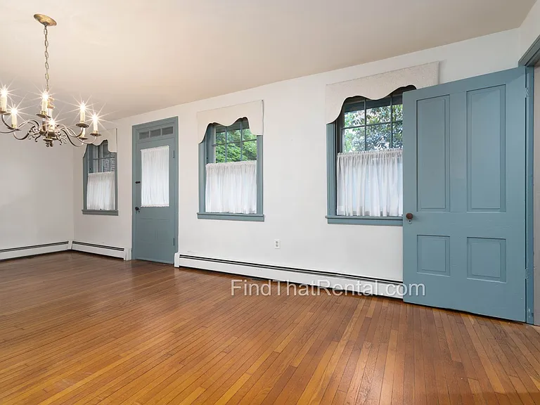 136 W Pomfret St — Photo 21