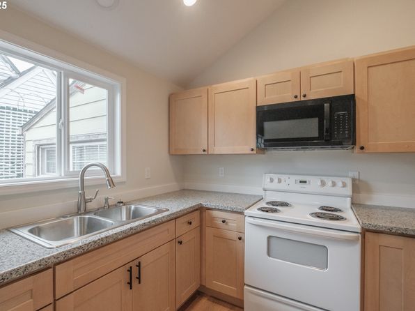 portland-oregon-176559619 picture