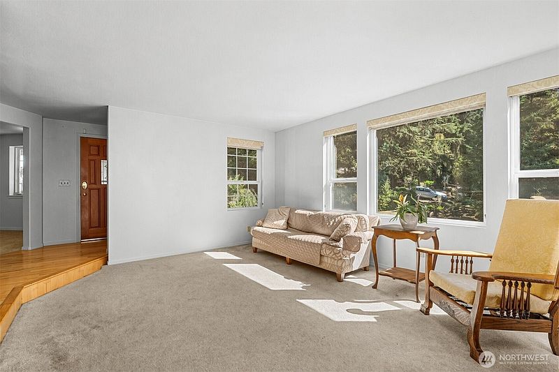 5th image of 10707 47th Street E