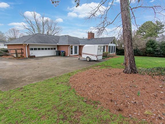 2nd image of 465 Saddle Lake Dr