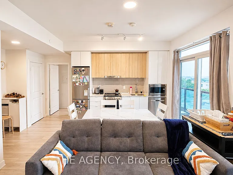 30 Upper Mall Way #A622 — Photo 7