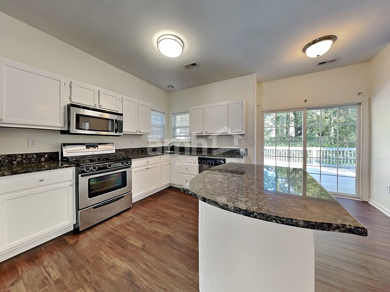 4 bed, 2.5 bath, 1900 sqft, $2,055 — Photo 3