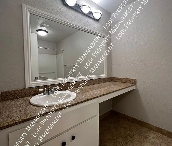 2401 Eilers Ln #1005 — Photo 9