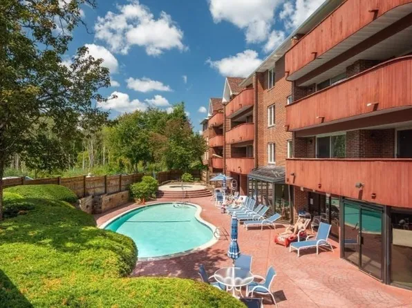 100 Rosemary Way APT 129, Needham, MA 02494