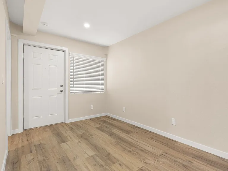 Tyler Arms Apartments - Riverside, CA — Photo 79
