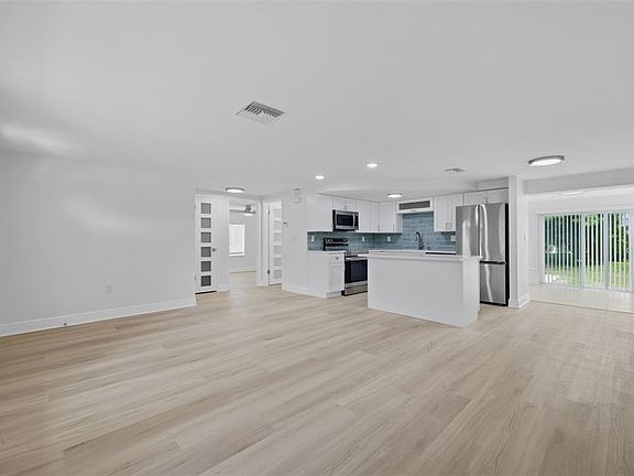 5th image of 8411 LINCOLNSHIRE DRIVE