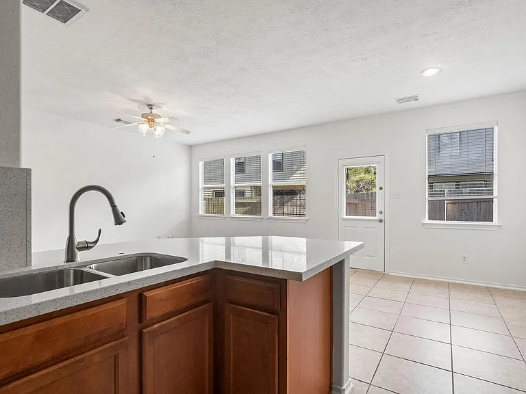 35 Wickerdale Pl — Photo 8